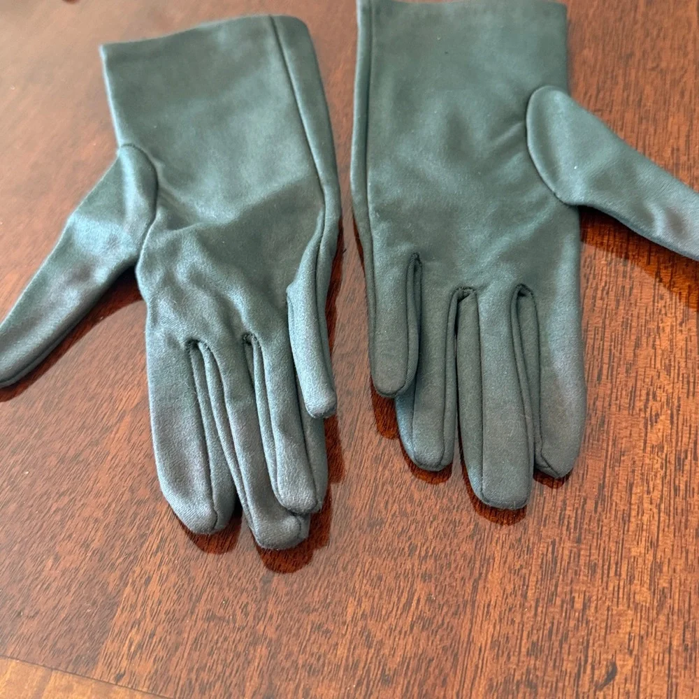 Elegant Dark Green Gloves